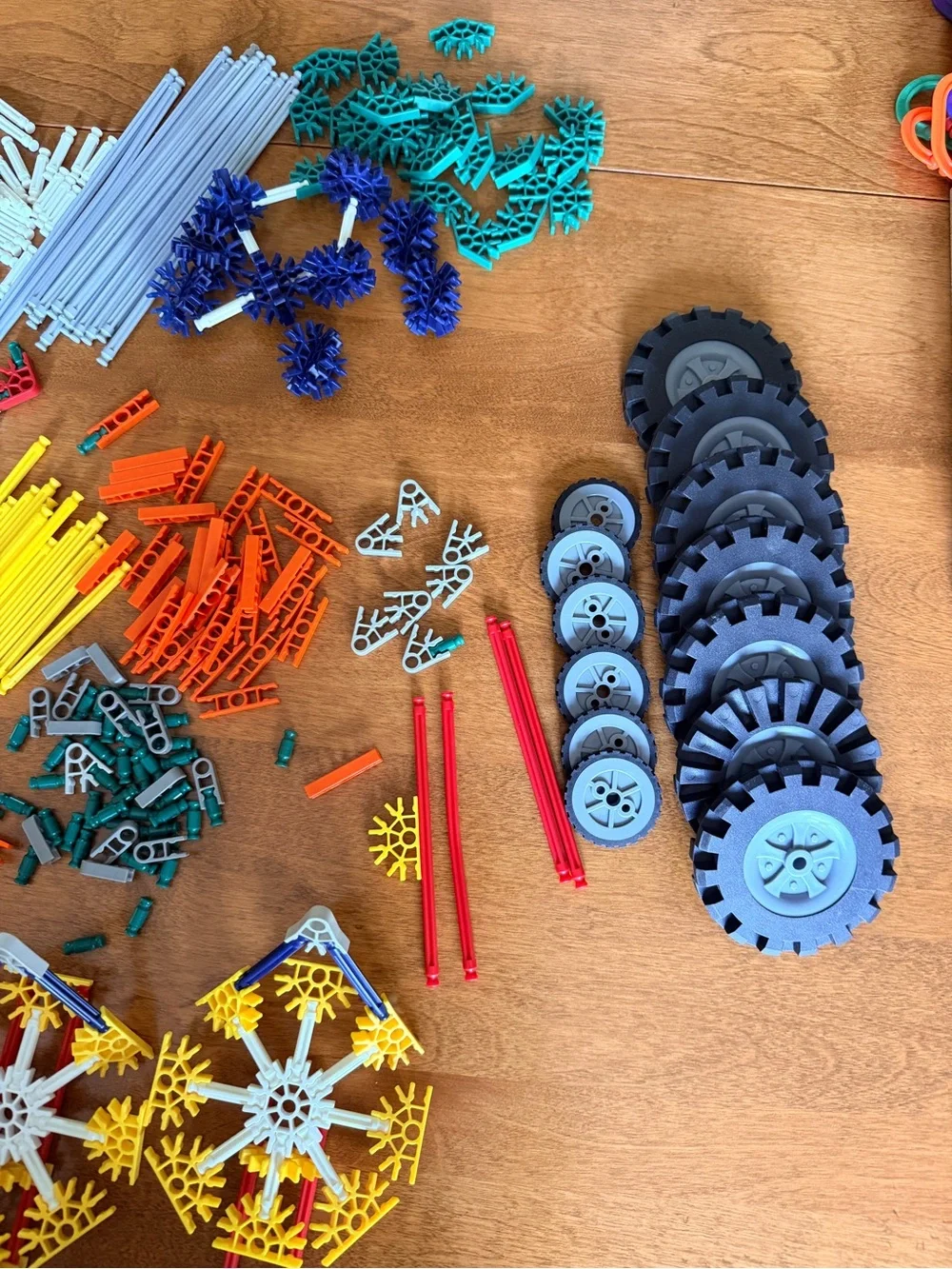K’nex Bundle - Excellent Condition - Promotes STEM